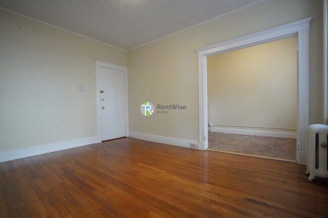 Building Photo - 228 Kelton St
