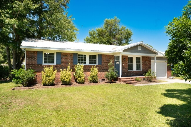 Building Photo - 218 Forestview Dr