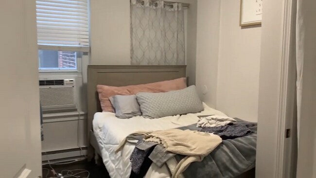 Building Photo - 10 Clearway St