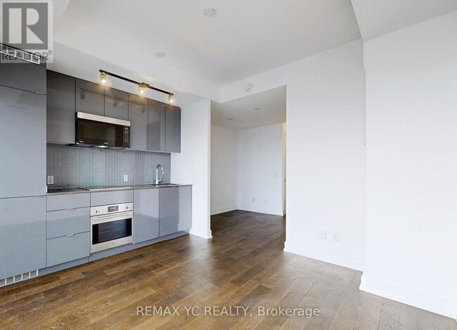 Building Photo - 7 Grenville St