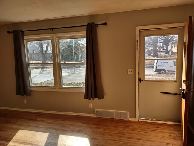 Foto del edificio - 8902 Westridge Dr