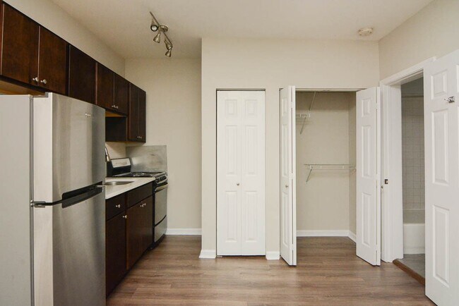 Foto del edificio - 1627 N Humboldt Blvd