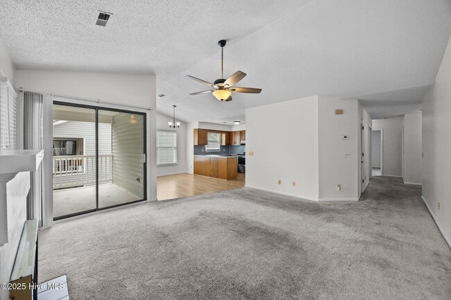 Building Photo - 123 W Victoria Ct