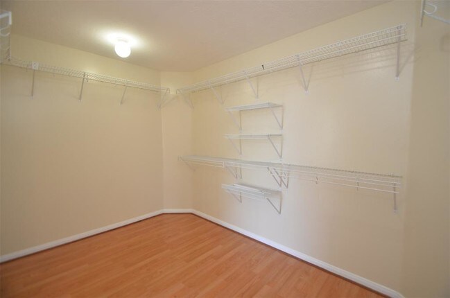 Building Photo - 518 Jay's Ln