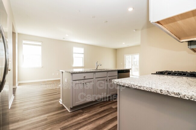 Building Photo - 219 Sarcoxie Rd