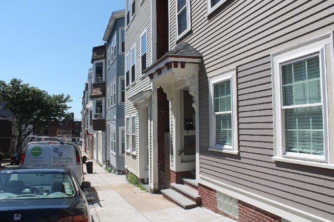 Building Photo - 57 Gates St