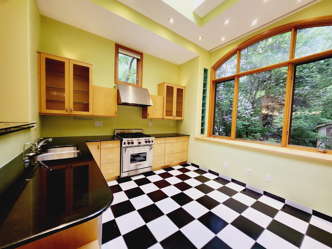 Photo principale - 9737-9793 93 Ave NW