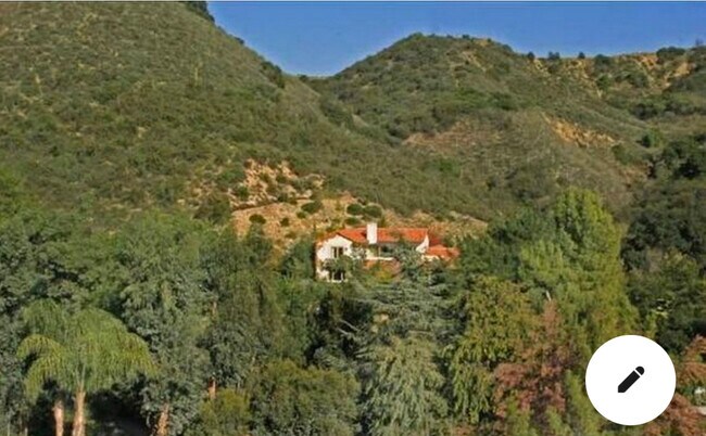 Foto del edificio - 2376 Old Topanga Canyon Rd