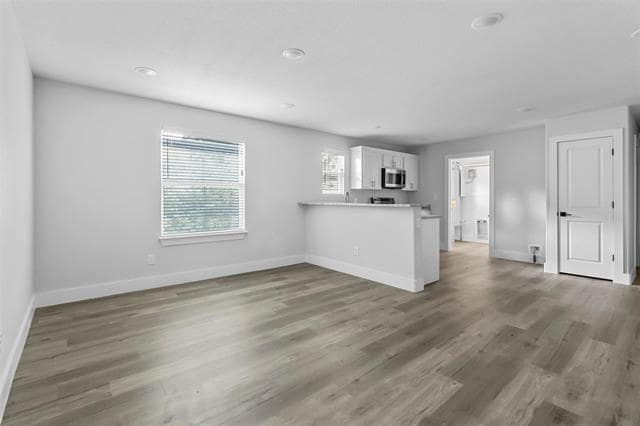 Building Photo - 408 W 6th St