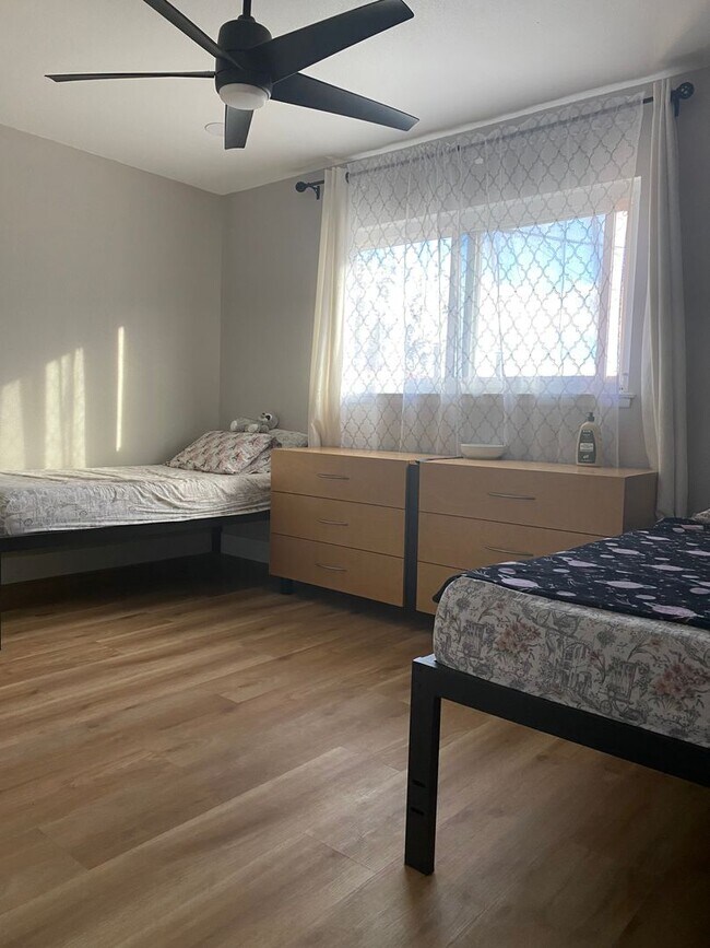 Foto del edificio - 3 bedroom 2 bth with a pool!! Coming Soon!