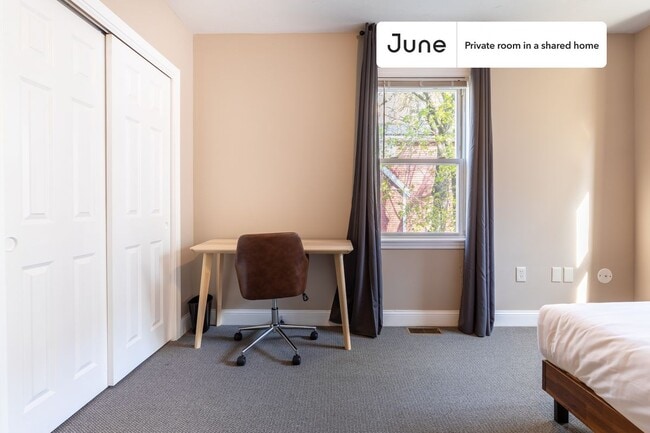 Building Photo - Room in Shared 4 bed/2 bath home
