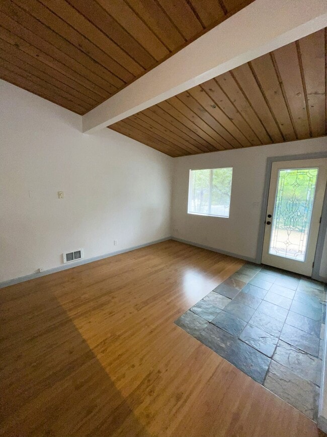 Building Photo - 3070 NW Paul Benjamin Rd