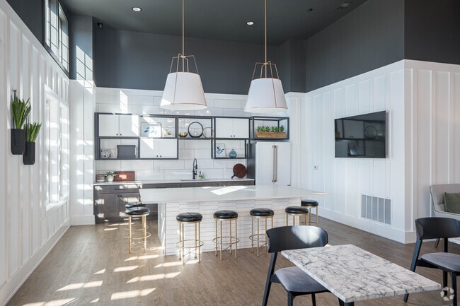 Social Lounge - Elwood Apartment Homes