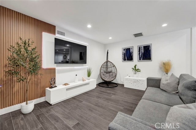 Foto del edificio - 8746 Ruffner Ave