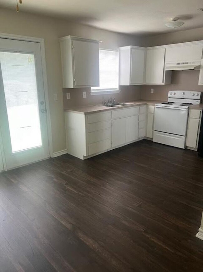 Foto del edificio - 2 bedroom townhome in Moody, Texas.