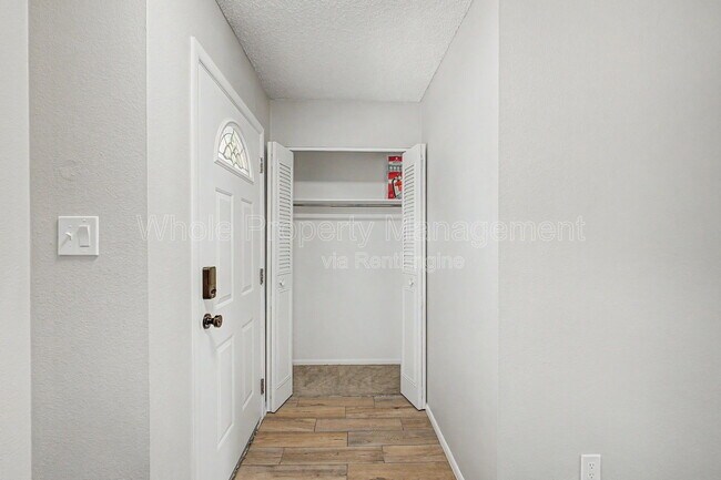 Foto del edificio - 9037 E Nassau Ave