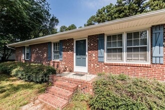 Building Photo - 663 Raymond Dr