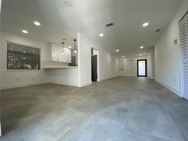 Foto del edificio - 3626 SW 16th St