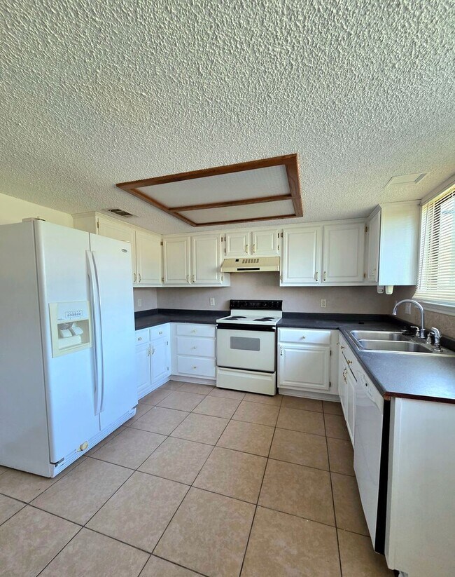 Building Photo - Beautiful 3-bedroom 2-bathroom house