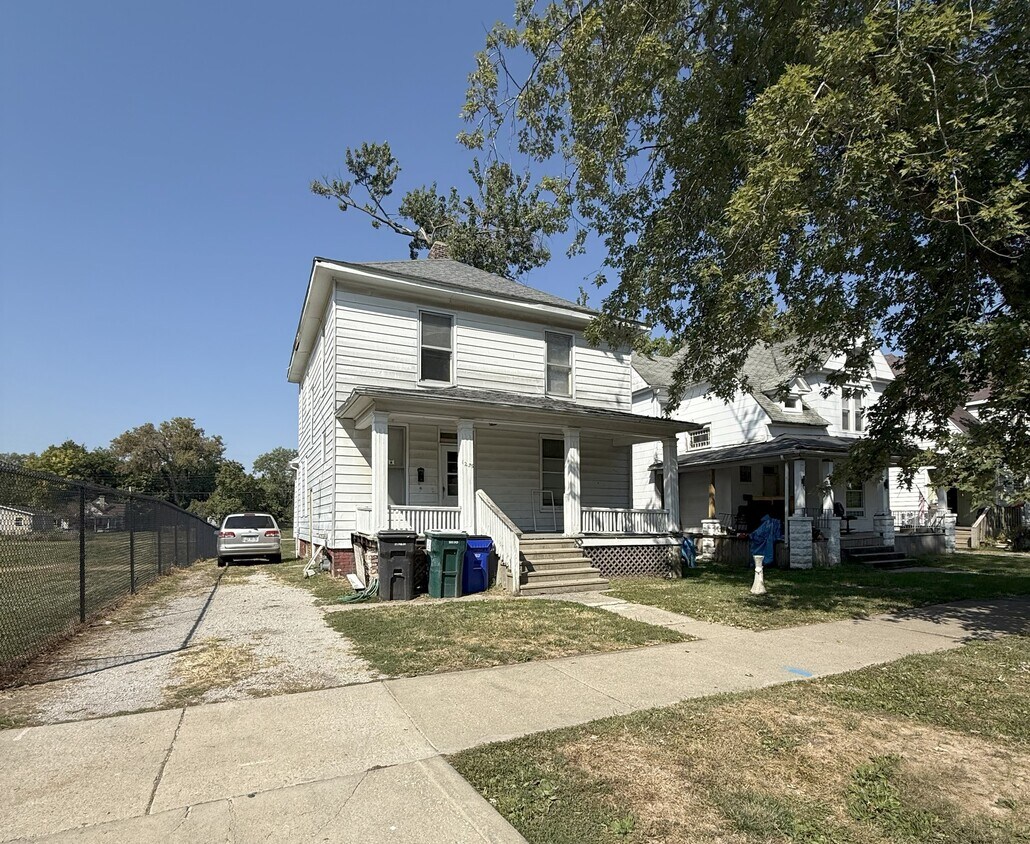 Foto principal - 1235 N Union St