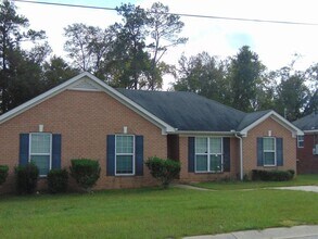 Building Photo - 3240 Peninsula Dr