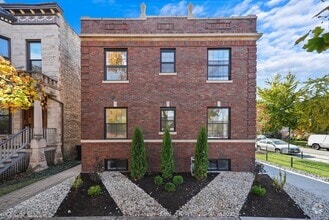 Building Photo - 4153 N Hermitage Ave
