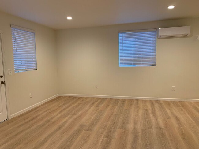 Foto del edificio - 7847 Beck Ave