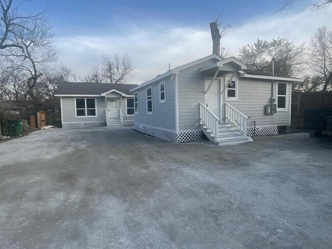 Building Photo - 3402 Chickering St