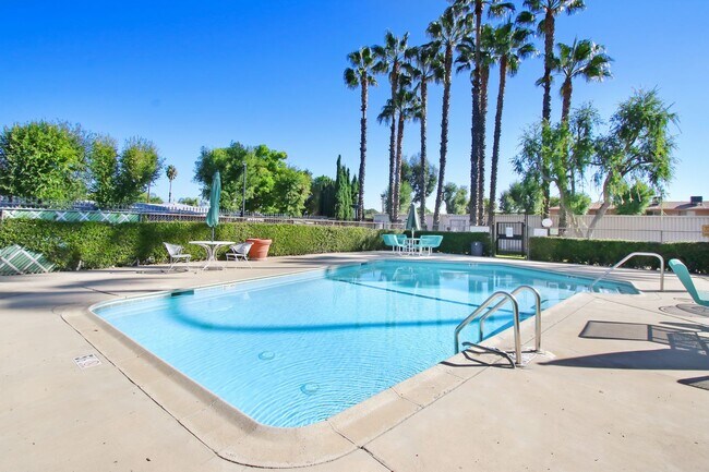 Building Photo - Beautiful 2 bedroom 1 Bath Unit