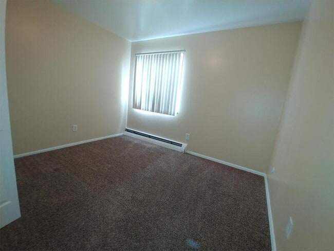 Building Photo - 325 Cragmor Rd