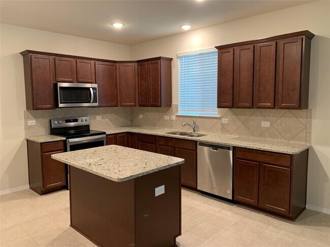 Building Photo - 1602 Silas Dr