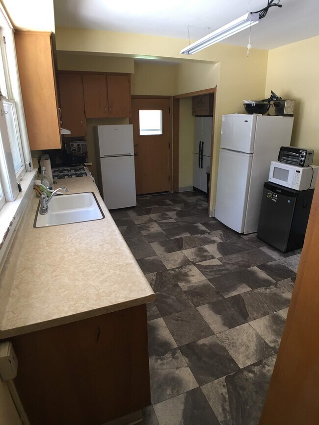 Kitchen - 220 S Johnson St