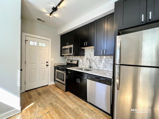 Building Photo - 2 bedroom in CHICAGO IL 60625