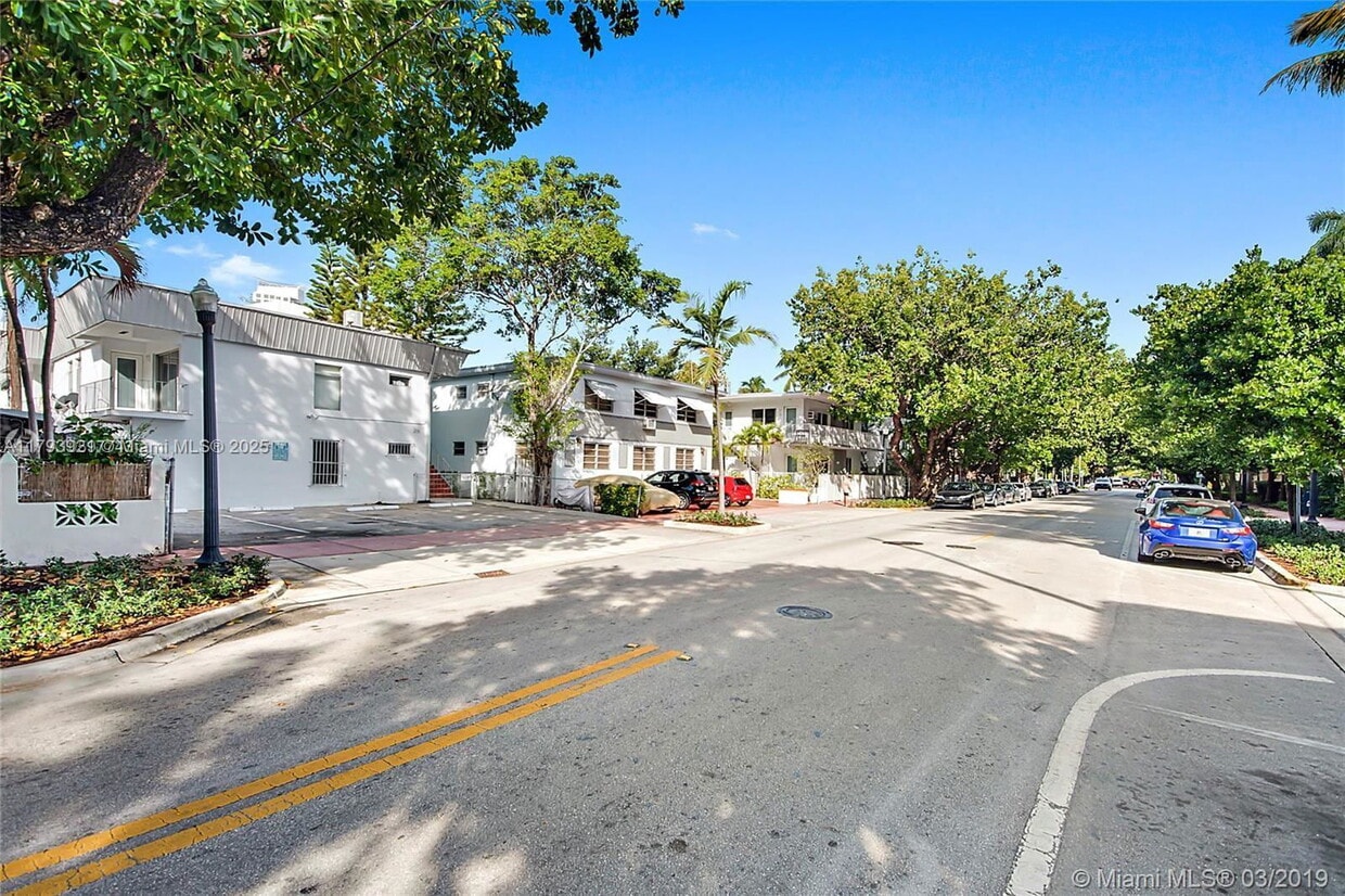 Primary Photo - 208 Meridian Ave