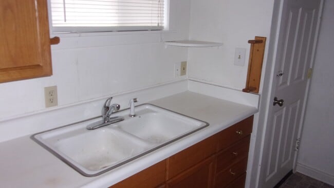 Foto del edificio - Three-bedroom house close to downtown Medford