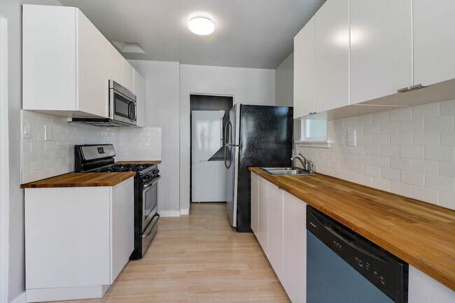 Building Photo - 467 Normandie Plz