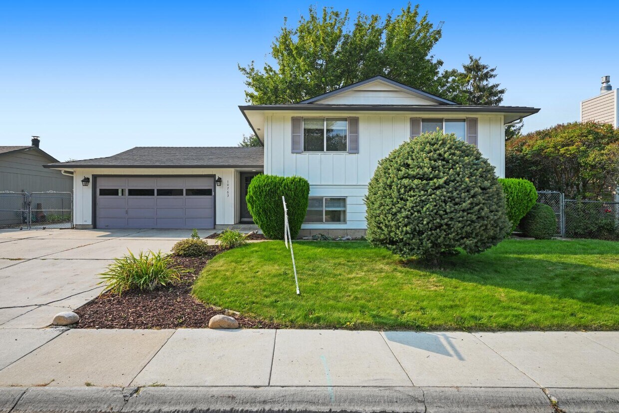 Foto principal - 10763 W Hinsdale St