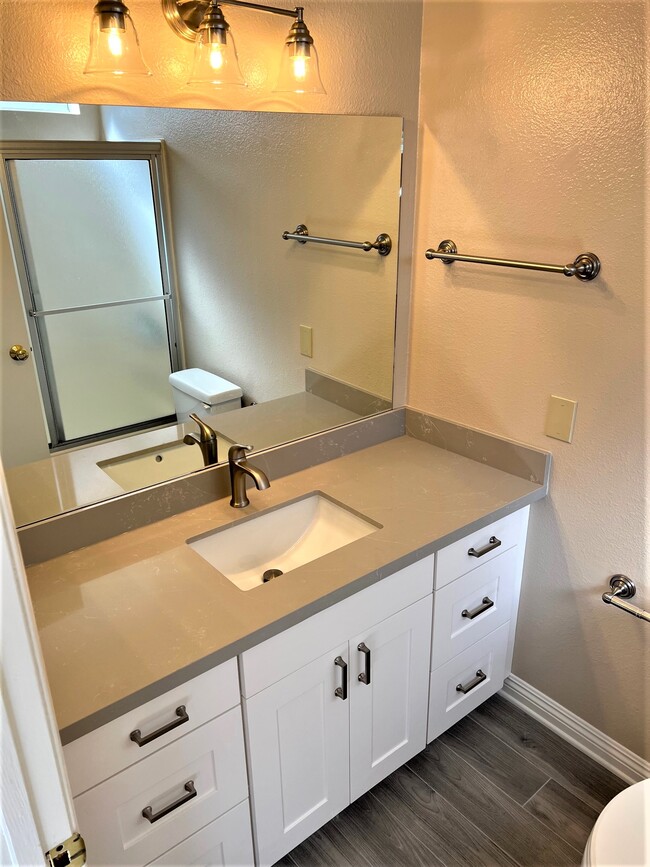 Building Photo - Recently Remodeled Unit 461 E Providencia Ave