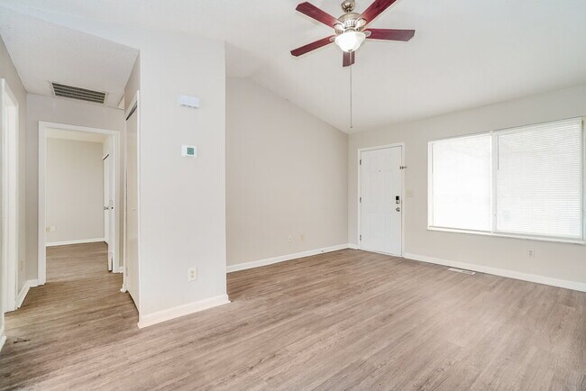 Foto del edificio - 3117 Falcon Bridge Dr