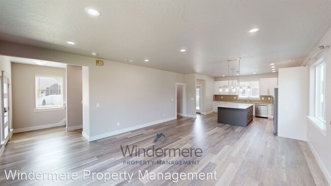 Building Photo - 3 br, 2.5 bath House - 838 SE Whispering C...