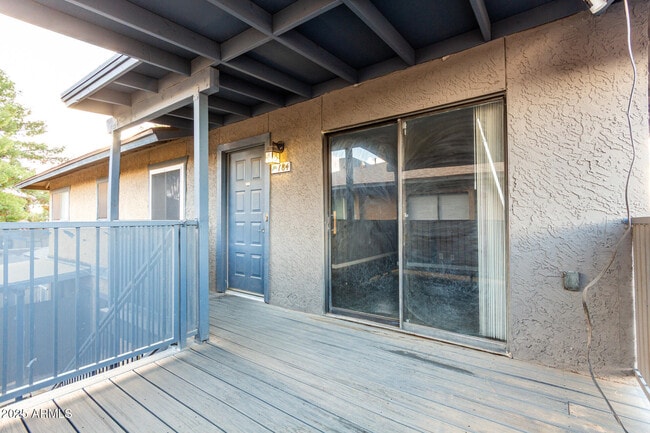 Building Photo - 286 W Palomino Dr