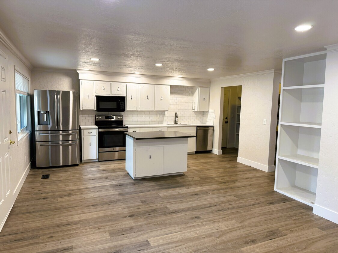 Foto principal - 7136 Everett St