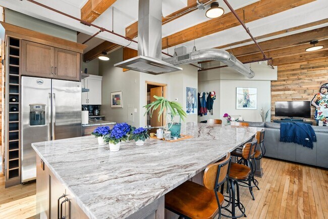 Foto del edificio - 215 W Maple St