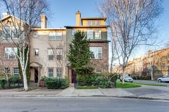 Building Photo - 889 NE Caden Ave