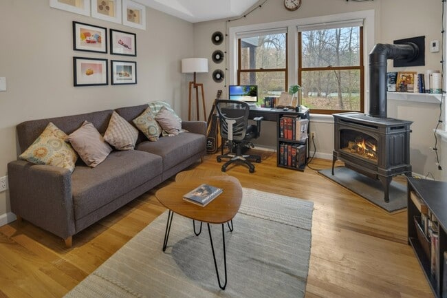 Building Photo - 233 Forest Home Dr