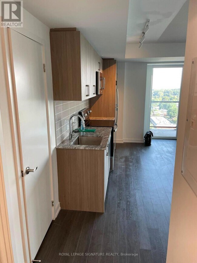 Photo du bâtiment - 4010 Eglinton Ave W
