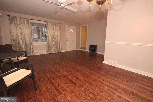 Building Photo - 2448 Pershing Ave