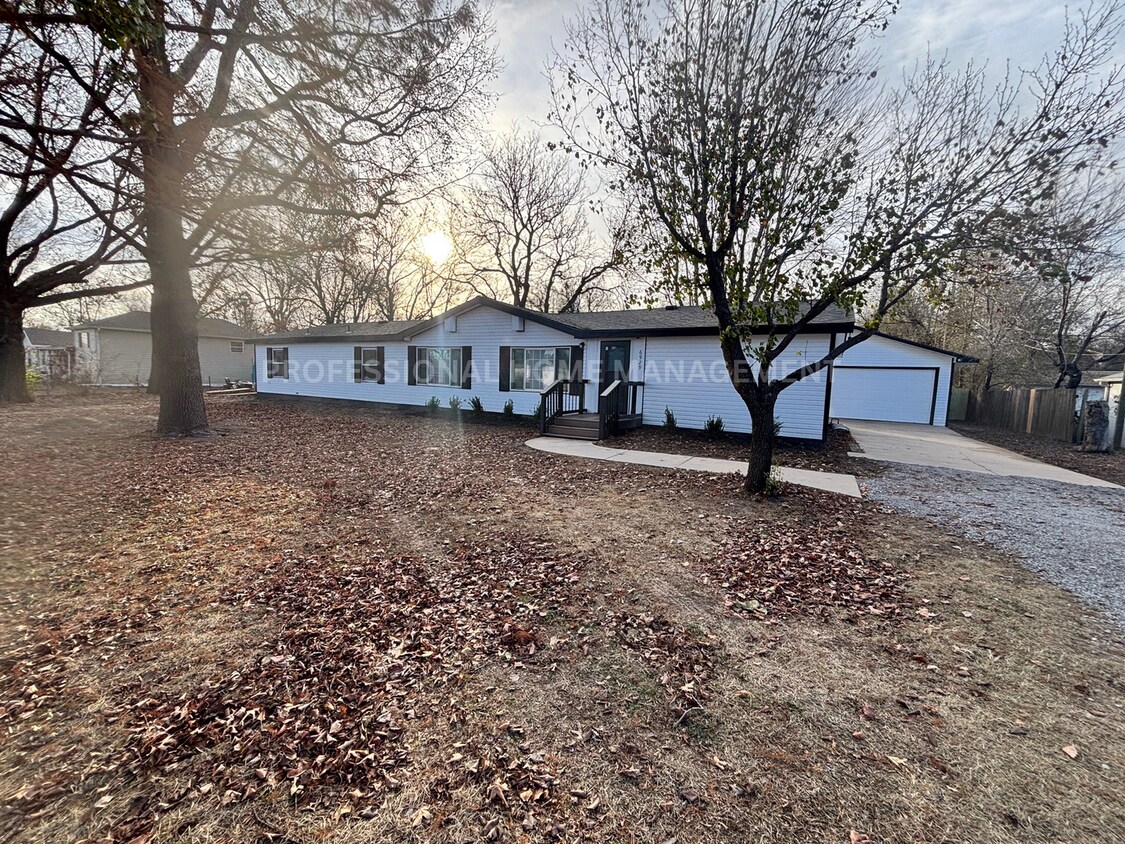 Foto principal - This move-in-ready home truly has it all comfort, function, and thoughtful upgrades throughout! M...