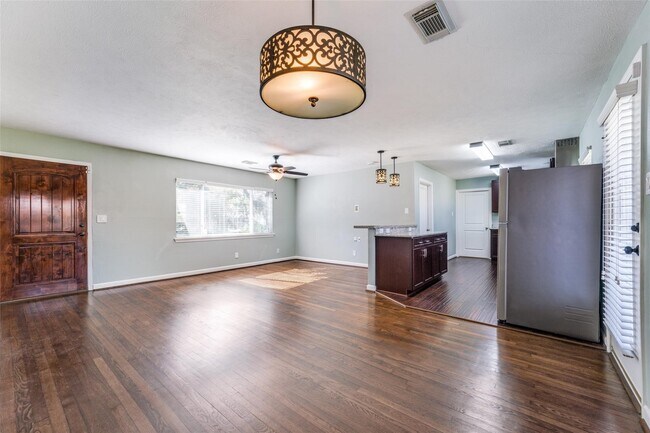 Foto del edificio - 4502 Brookwoods Dr