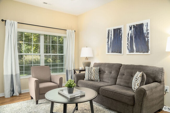 Building Photo - 5799 Fenimore Trail Dr W